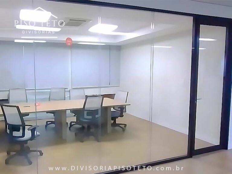 divisória piso teto de vidro duplo